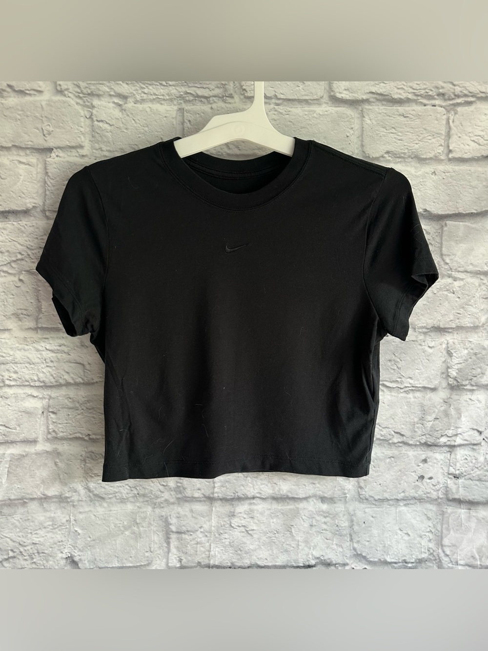 PREOWNED THE NIKE TEE WOMENS CROP TOP SHORT SLEEVE BLACK SLIM FIT MEDIUM M
